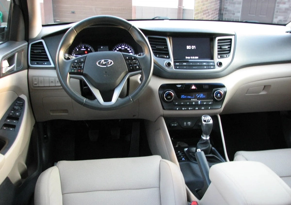 Hyundai Tucson cena 70900 przebieg: 162000, rok produkcji 2017 z Rawicz małe 667